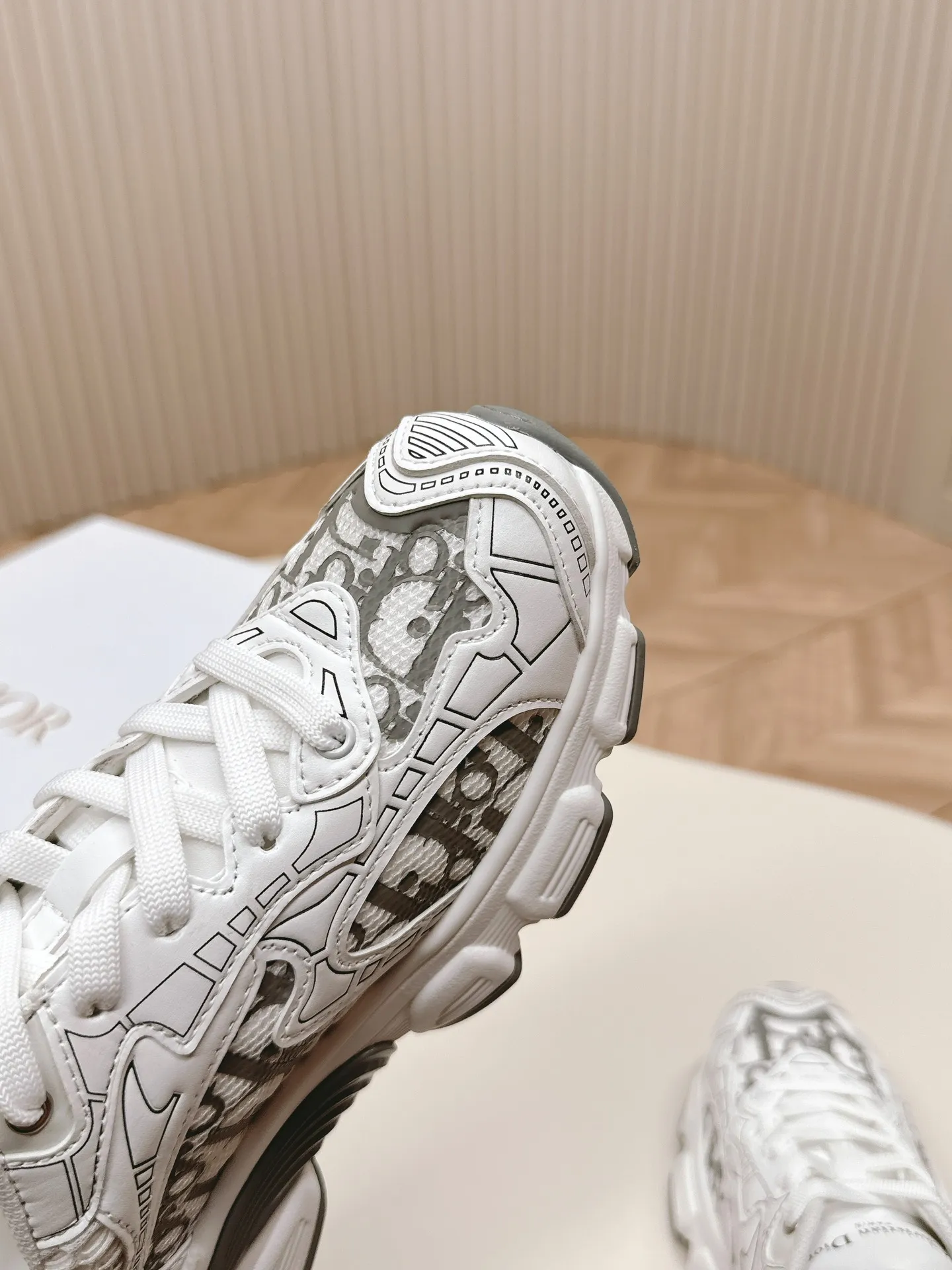 👟👟Ex-factory price 620👟👟 Hot item, star model 2024 main hot item, the newly released Dior Chrono new casual sports shoes, running shoes, dad shoes are really cool, full of futuristic feeling! Really cool! Once again interpreting Dior's concept of cool fashion, the lucky star will bless you with good luck. The new EVA sole is super light and super soft! A perfect replica of the original! Fully matched material and mold! ! 35-40